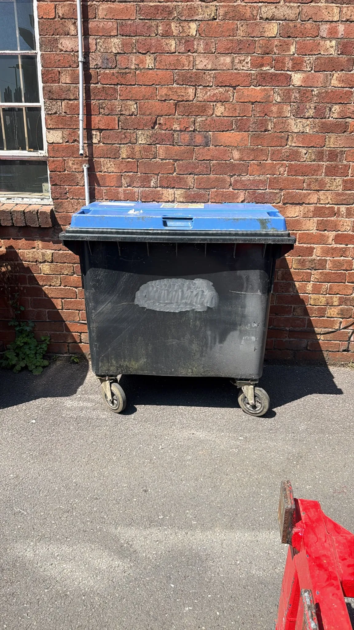 Secondhand 660L Plastic Wheelie Bin in Black with Blue Lid