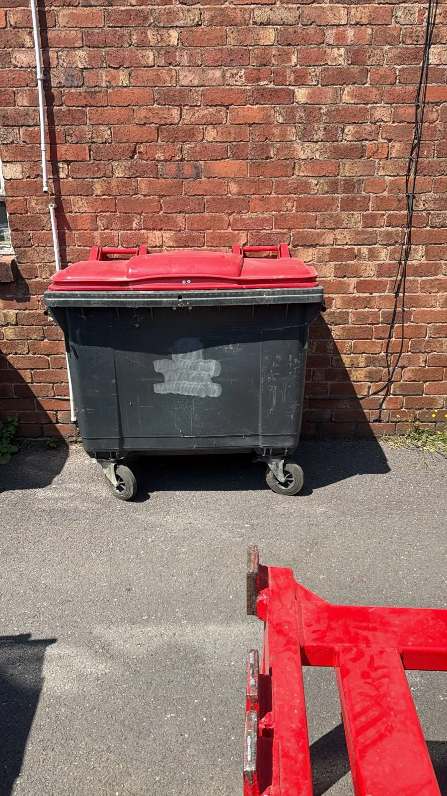 Secondhand 660L Plastic Wheelie Bin in Black with Red Lid